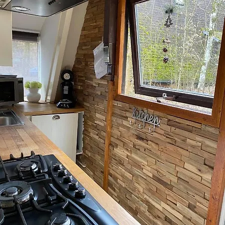 Chalet Rustig Gelegen, Comfortabele En Gerenoveerde Tiny House Op Wandelafstand *